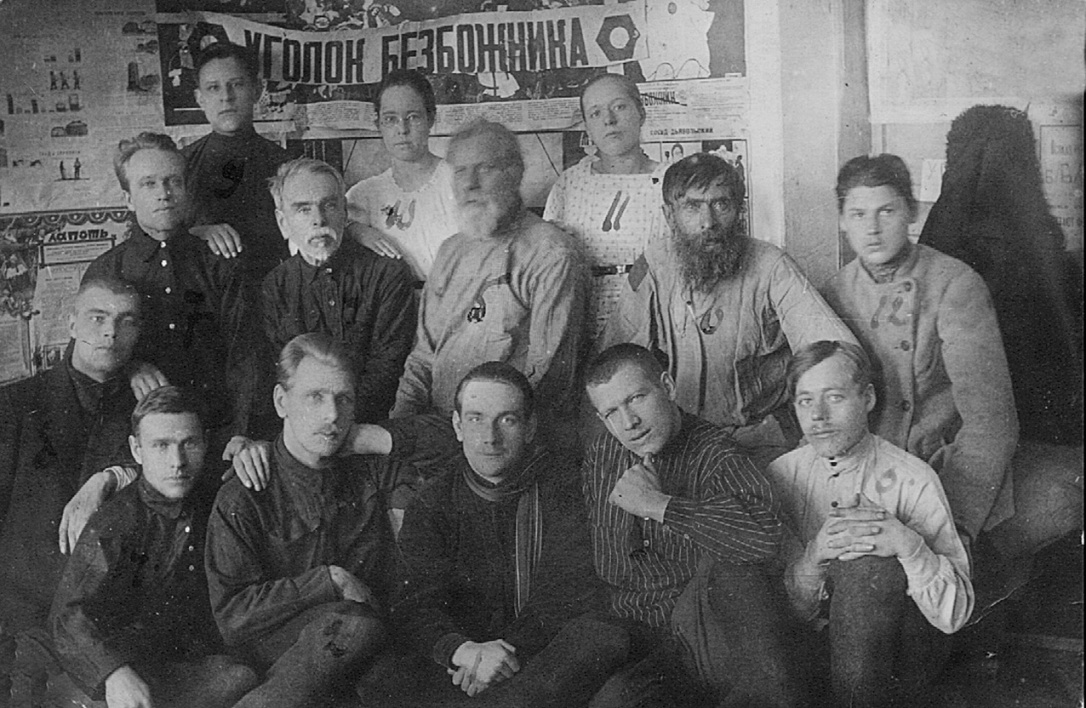 Кружок безбожников в селе Леневском