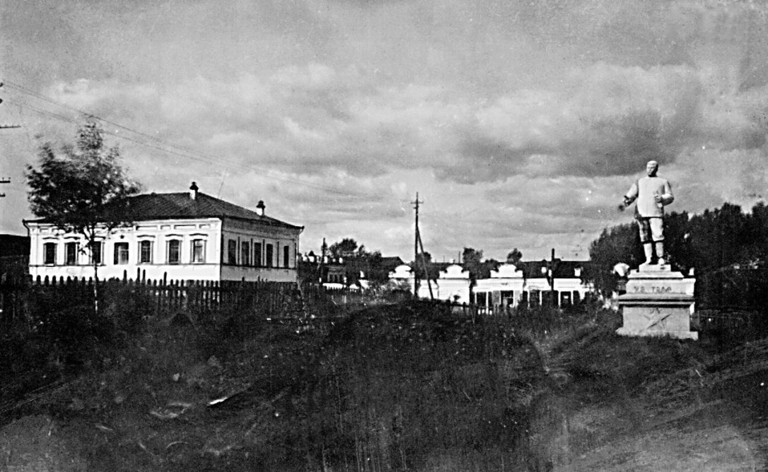Реж: памятники. Памятник И. В. Сталину в Реже