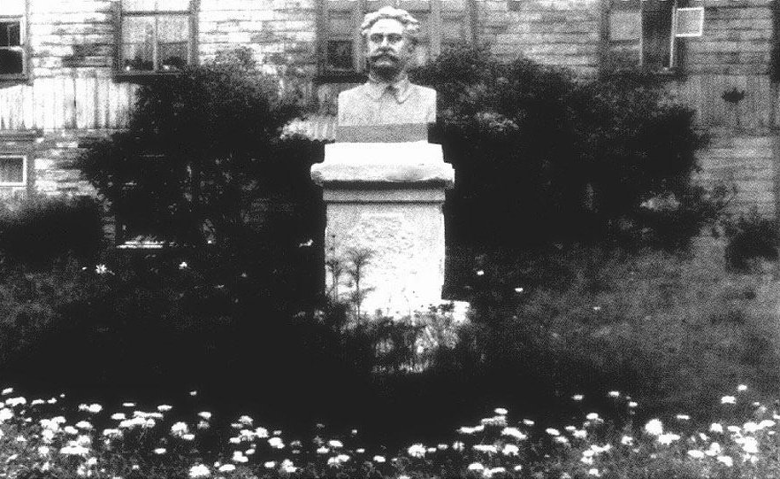 Реж: памятники. Памятник Орджоникидзе