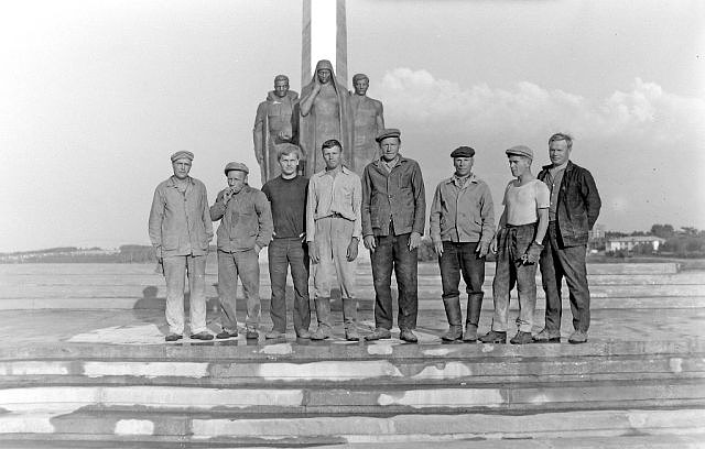 История Режа. Строители Монумента боевой и трудовой славы в Реже
