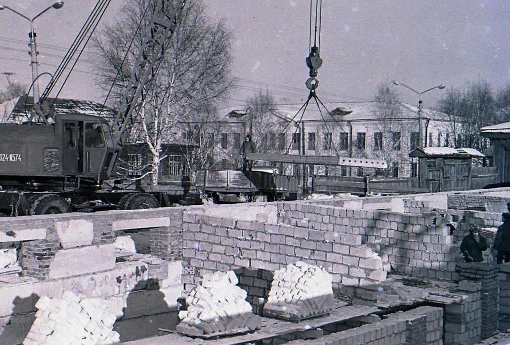 Середина 1970-х: строительство новой почты