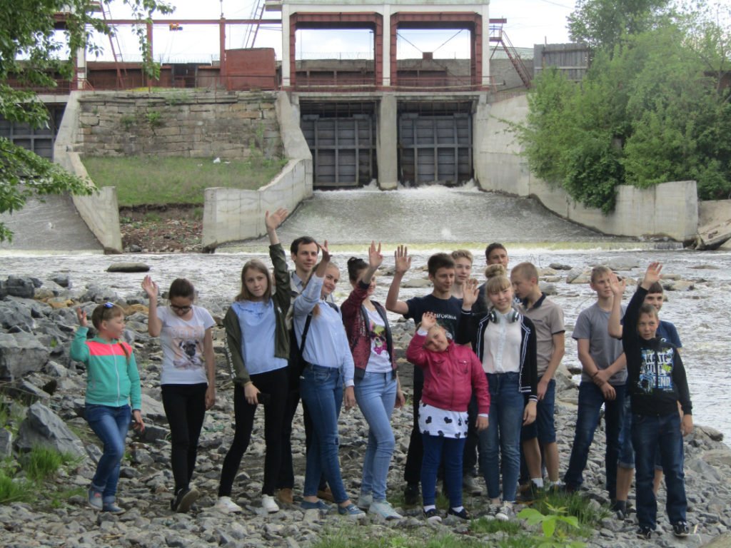 Перед шлюзами Режевской плотины