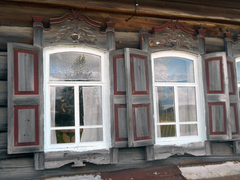 Уникальные наличники с вазами из Октябрьского