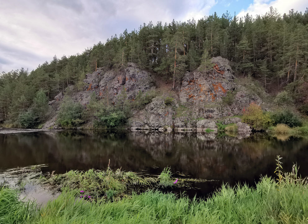 Голендухинский камень на реке Реж