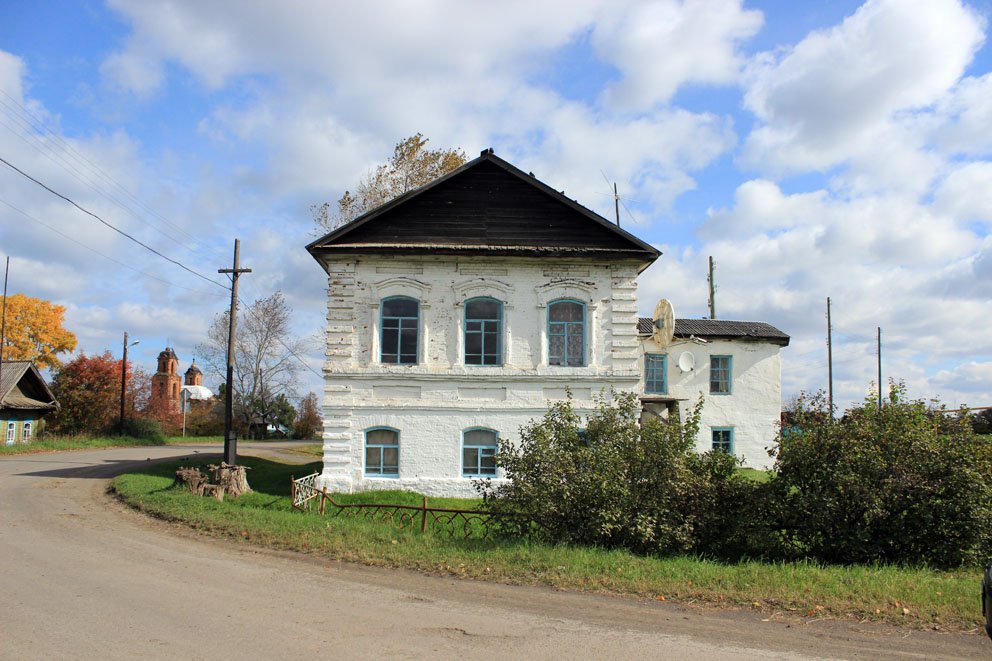 На въезде в село Леневское