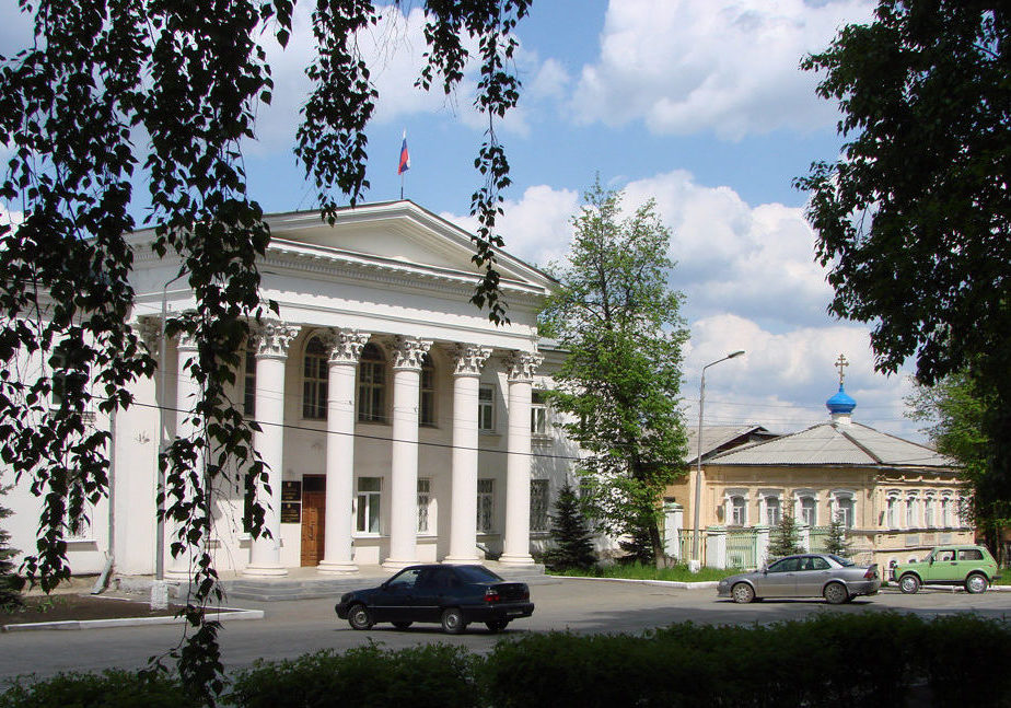Администрация РГО и храм Иоанна Кронштадского