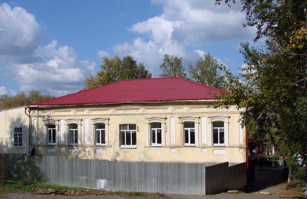 Бывшее волостное правление поселка Режевской завод