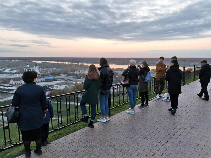 На смотровой площадке с видом на Нижний город