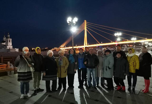 Во время экскурсии по Тюменской набережной с турфирмой "Малыш и Карлсон"