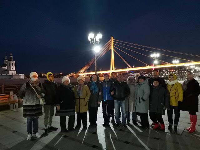 Во время экскурсии по Тюменской набережной с турфирмой "Малыш и Карлсон"
