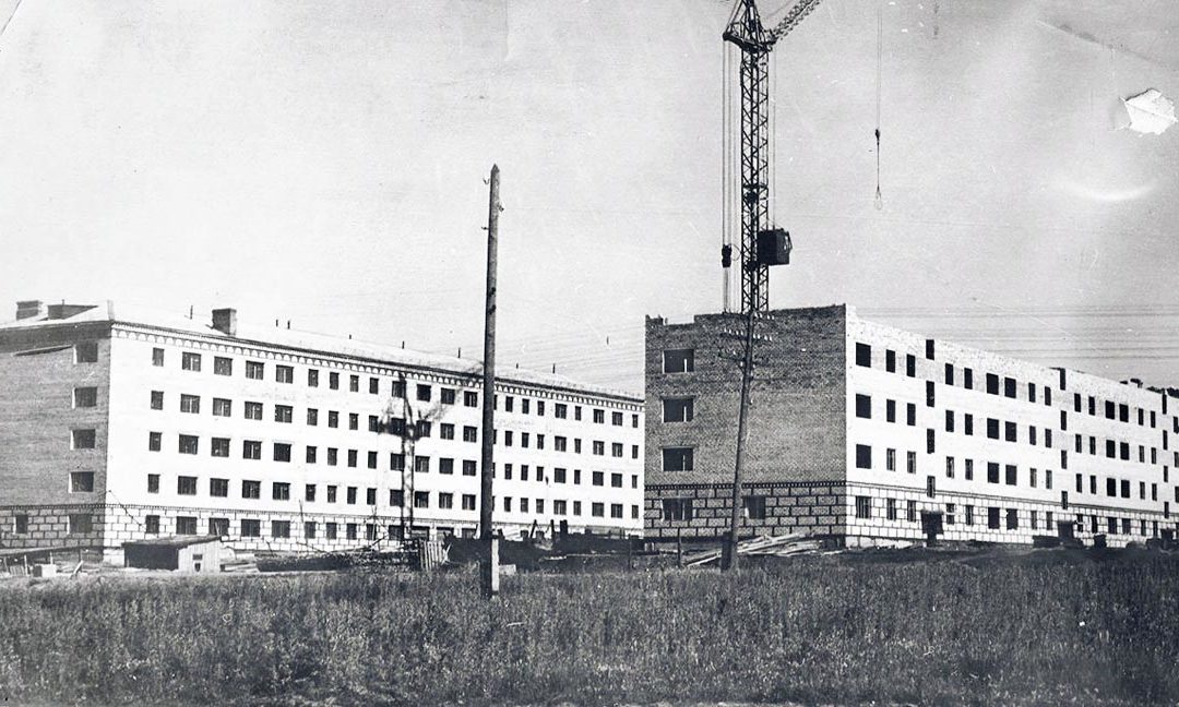 История Режа. Первая половина 1970-х годов. Строительство первых двух 5этажных домом микрорайона Семь ветров (Ленина 72/2 и рядом Ленина 72/1)