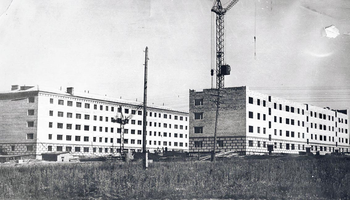 История Режа. Первая половина 1970-х годов. Строительство первых двух 5этажных домом микрорайона Семь ветров (Ленина 72/2 и рядом Ленина 72/1)