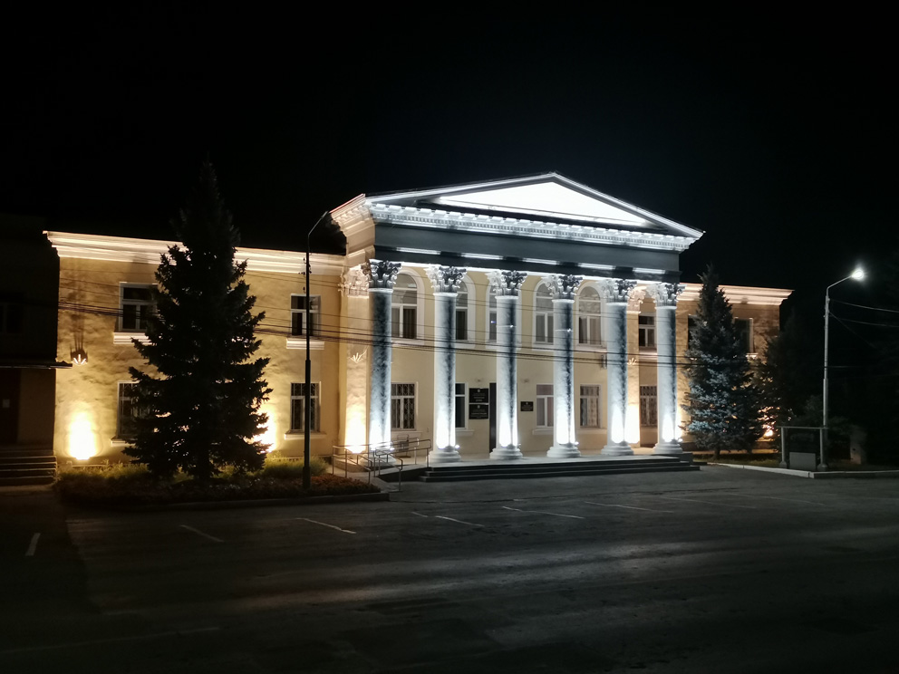 Администрация Режевского городского округа (бывший горком КПСС) сегодня