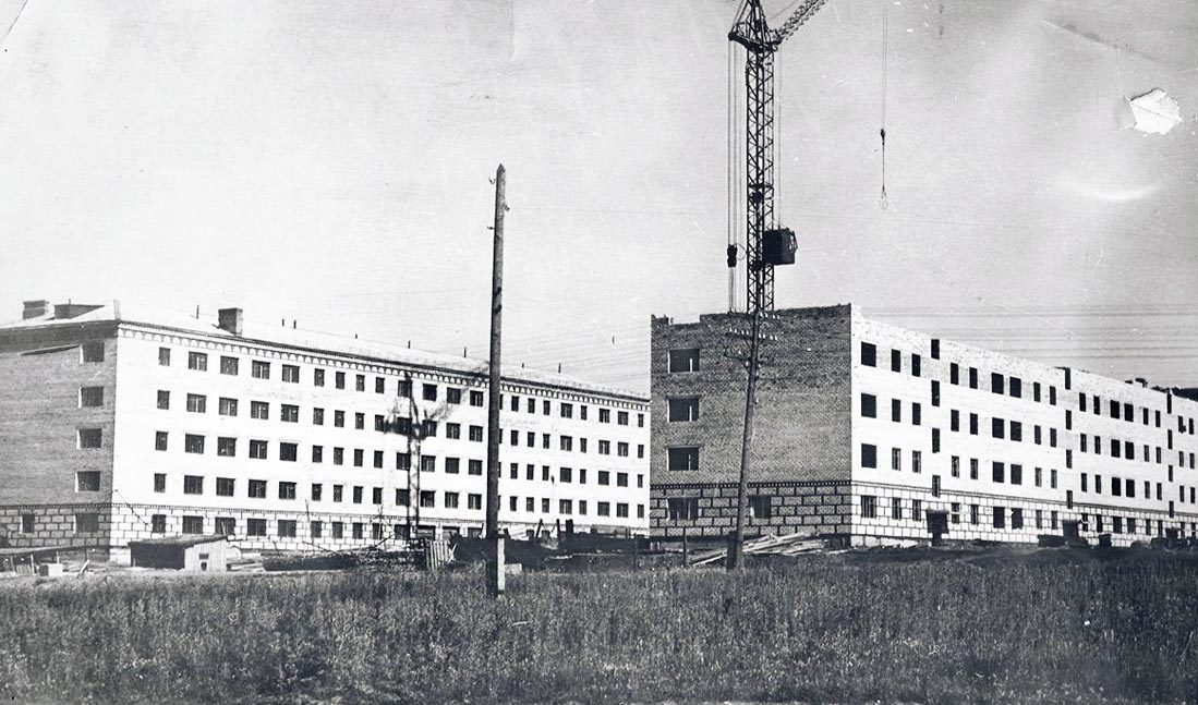 История Режа. Первая половина 1970-х годов. Строительство первых двух 5этажных домом микрорайона Семь ветров (Ленина 72/2 и рядом Ленина 72/1)