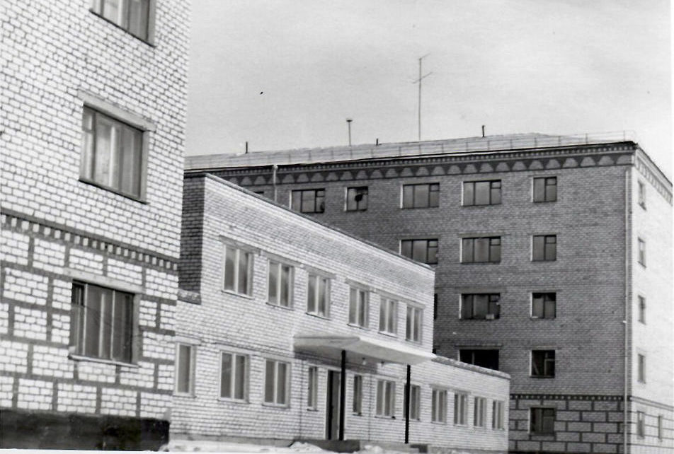 История Режа. Одним из первых зданий нового микрорайона Семь ветров стала большая столовая "Уралочка"