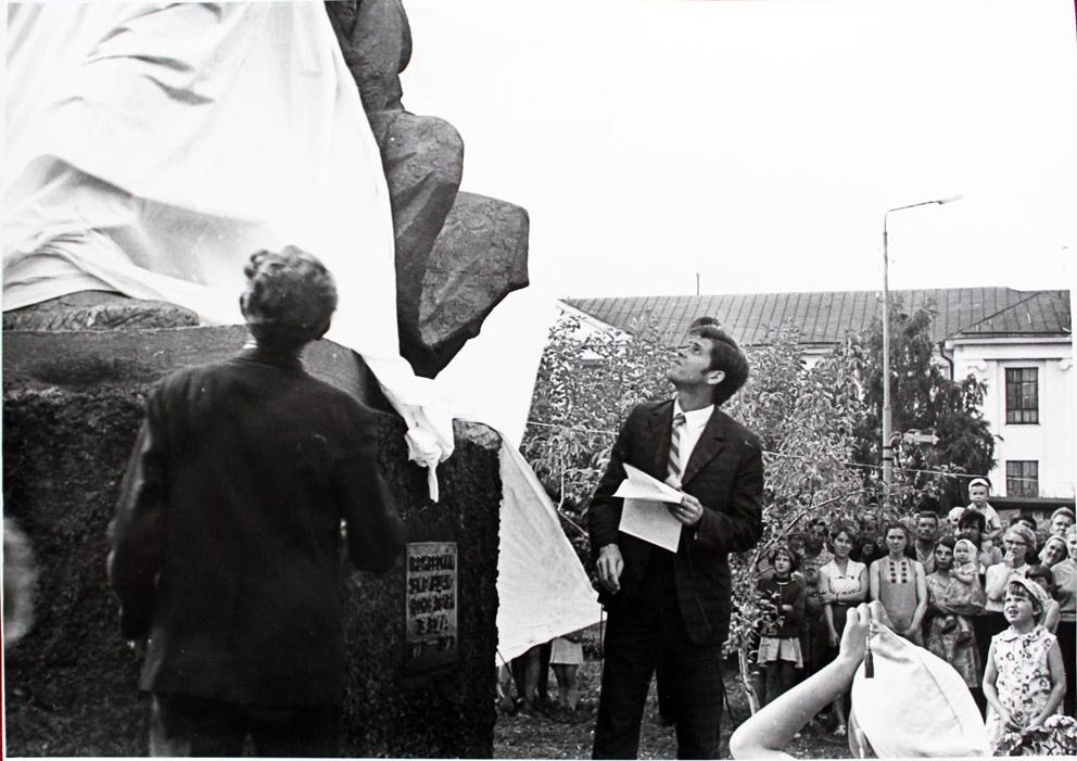 История Режа. Открытие памятника режевским умельцам-основателям завода, 1973 год
