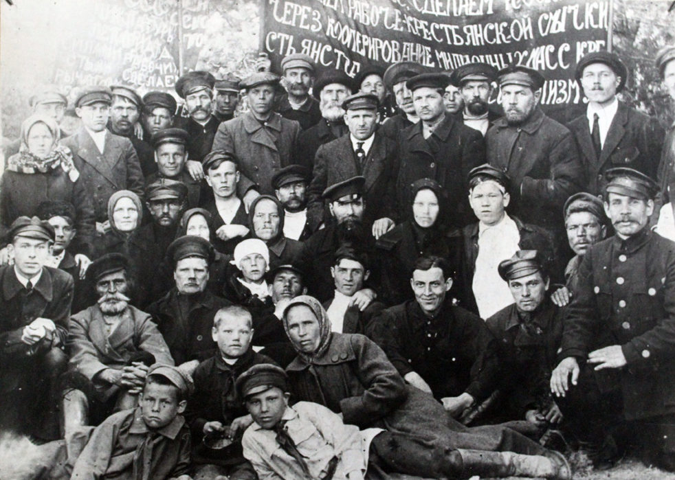 Прошлое Режа. Сторонники кооперации крестьянских хозяйств на Белом камне. Фото 1924 года