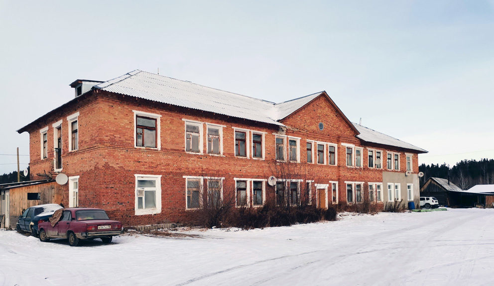 Реж. В поселке кирпичном (по дороге из Режа в Артемовский). В годы войны для нужд поселка Быстринского здесь на базе местных глин был построен кирпичный завод