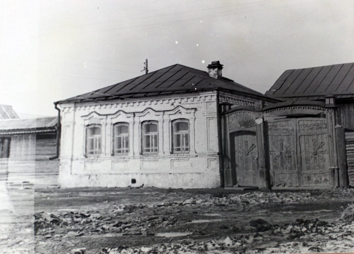 История города Режа 1917 - 1953. Контрразведка белых в поселке Режевской завод находилась в доме по адресу Советская, 71. Фото второй половины XX века