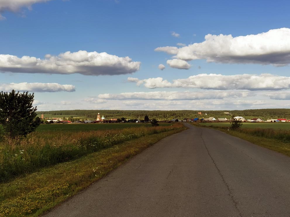 Общий вид на село Клевакинское с храмом Флора и Лавра