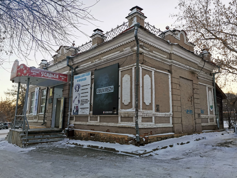 Памятник режевским торговым рядам - лавка Балакиной