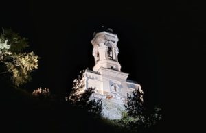 Храм Иоанна Предтечи в Реже ночью